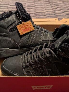Levi's Men's Black High-Top Lace-Up Sneakers with Sherpa Collar